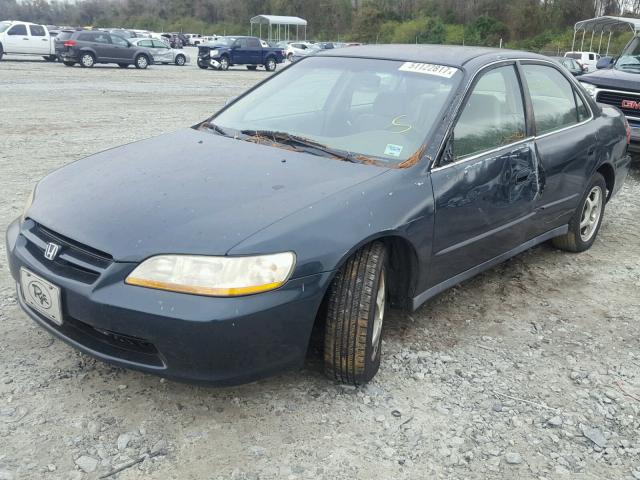 1HGCG5648WA179084 - 1998 HONDA ACCORD LX GREEN photo 2