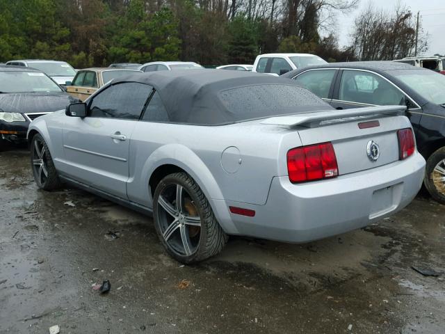 1ZVFT84NX75328137 - 2007 FORD MUSTANG SILVER photo 3