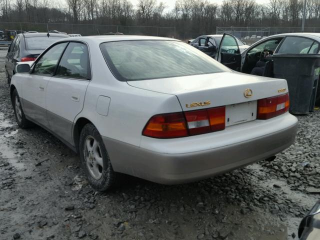 JT8BF22G0V5000523 - 1997 LEXUS ES 300 WHITE photo 3