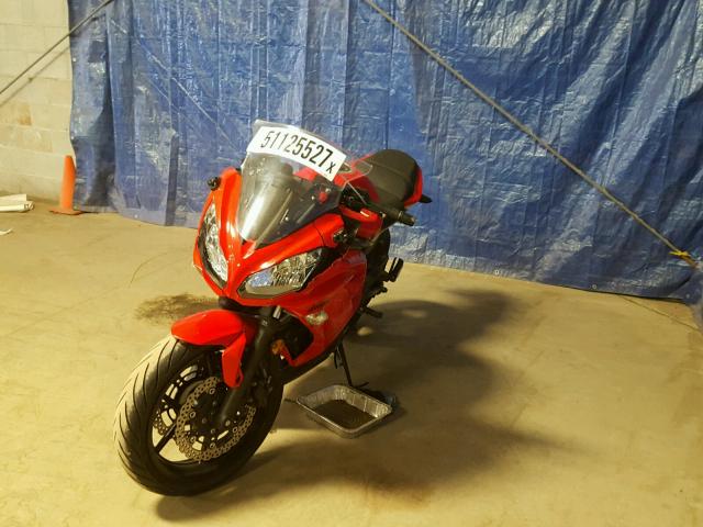 JKAEXEE14CDA04496 - 2012 KAWASAKI EX650 EC RED photo 2