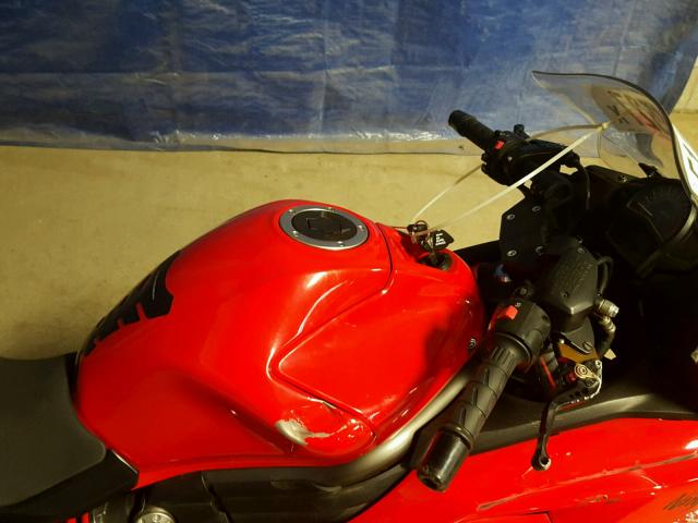 JKAEXEE14CDA04496 - 2012 KAWASAKI EX650 EC RED photo 5