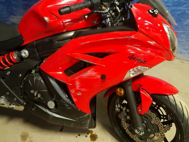 JKAEXEE14CDA04496 - 2012 KAWASAKI EX650 EC RED photo 9