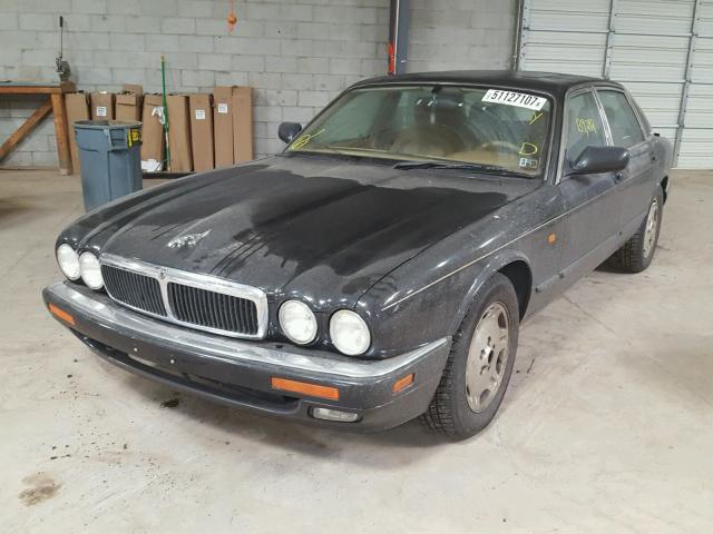 SAJHX1248VC803358 - 1997 JAGUAR XJ6 GRAY photo 2