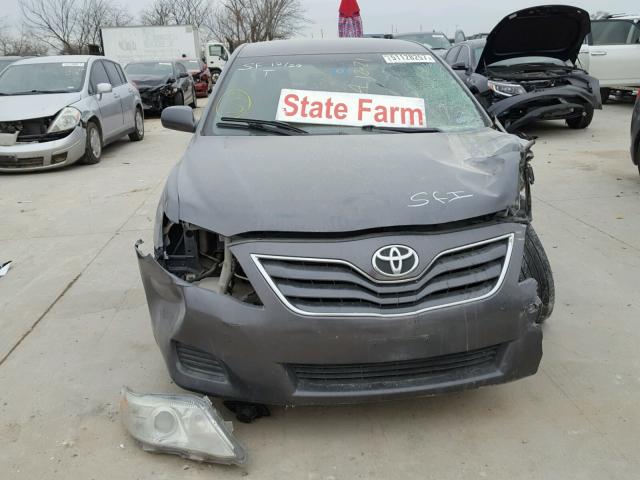 4T4BF3EK6BR132017 - 2011 TOYOTA CAMRY BASE GRAY photo 9