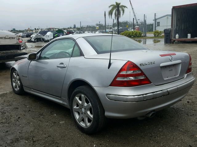 WDBKK49FX3F281032 - 2003 MERCEDES-BENZ SLK 230 KO SILVER photo 3