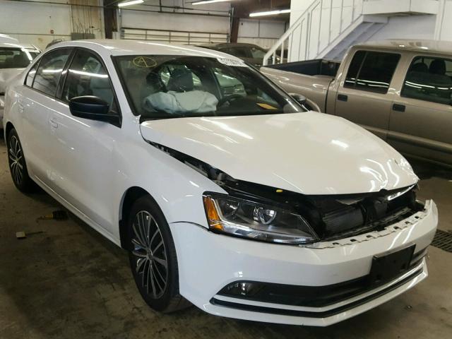 3VWD17AJ2HM390040 - 2017 VOLKSWAGEN JETTA SPOR WHITE photo 1