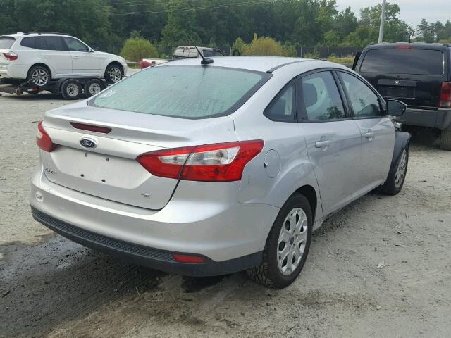 1FAHP3F29CL419353 - 2012 FORD FOCUS SE SILVER photo 4