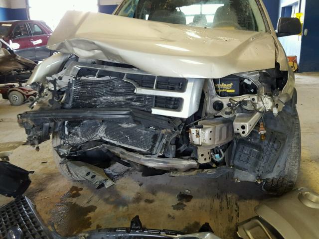 1FMCU0D70BKC54416 - 2011 FORD ESCAPE XLT GOLD photo 9