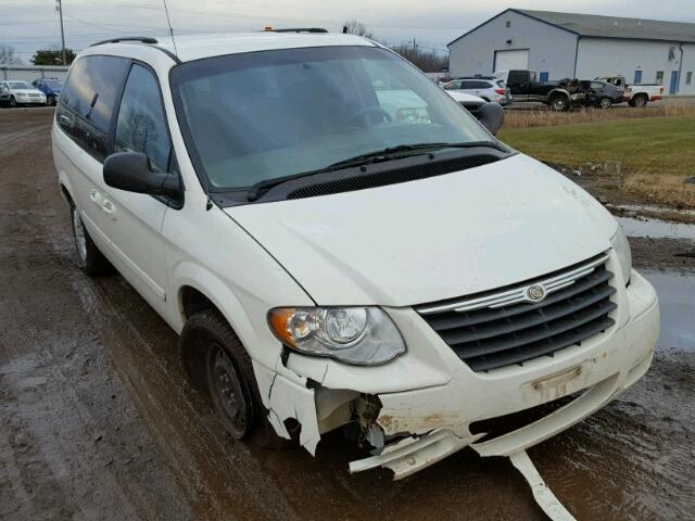 2A4GP44R47R191071 - 2007 CHRYSLER TOWN & COU WHITE photo 1