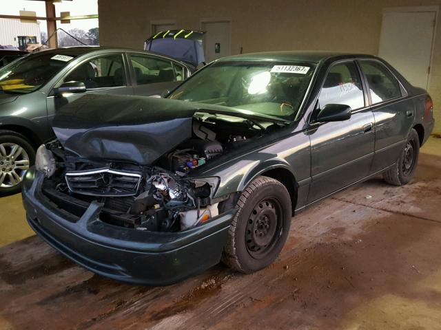 4T1BG22K01U768971 - 2001 TOYOTA CAMRY CE GREEN photo 2