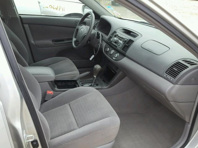 4T1BE32K85U500719 - 2005 TOYOTA CAMRY LE ნაცრისფერი ფოტო 5