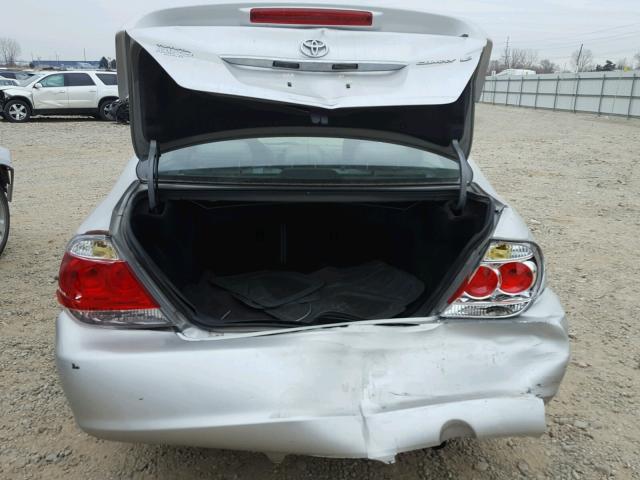 4T1BE32K85U500719 - 2005 TOYOTA CAMRY LE ნაცრისფერი ფოტო 9