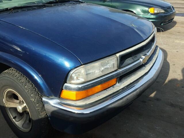 1GNCS13W2Y2130611 - 2000 CHEVROLET BLAZER BLUE photo 9