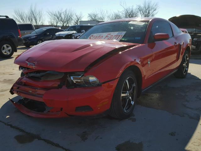 1ZVBP8AN4A5139661 - 2010 FORD MUSTANG RED photo 2