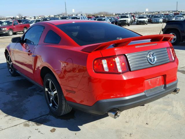 1ZVBP8AN4A5139661 - 2010 FORD MUSTANG RED photo 3