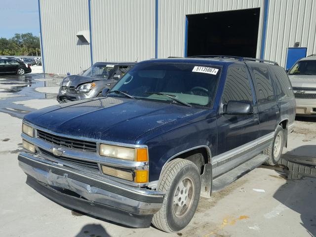 1GNEC13K6SJ426313 - 1995 CHEVROLET TAHOE C150 BLUE photo 2