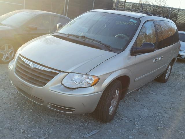 2C4GP54L45R348148 - 2005 CHRYSLER TOWN & COU Qızıl foto 2