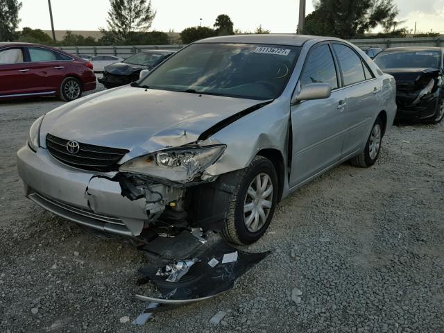 4T1BE32K95U532157 - 2005 TOYOTA CAMRY LE SILVER photo 2