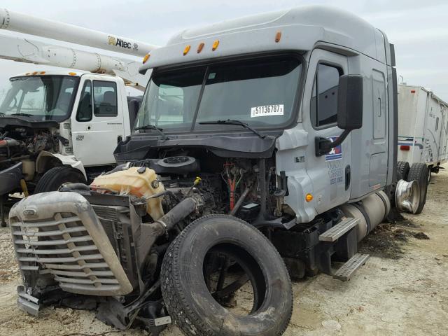 1FUJGLDV7FLGD9384 - 2015 FREIGHTLINER CASCADIA 1 GRAY photo 2