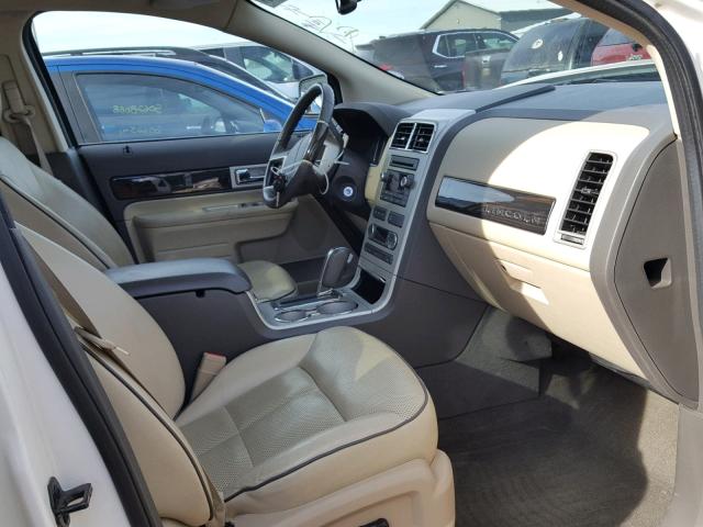 2LMDU68C68BJ11654 - 2008 LINCOLN MKX WHITE photo 5