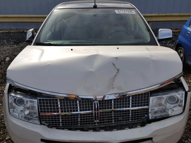 2LMDU68C68BJ11654 - 2008 LINCOLN MKX WHITE photo 7