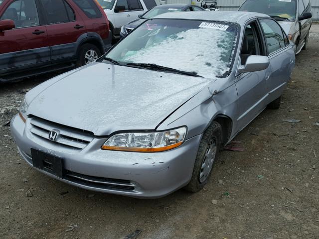 1HGCG56472A080427 - 2002 HONDA ACCORD LX SILVER photo 2