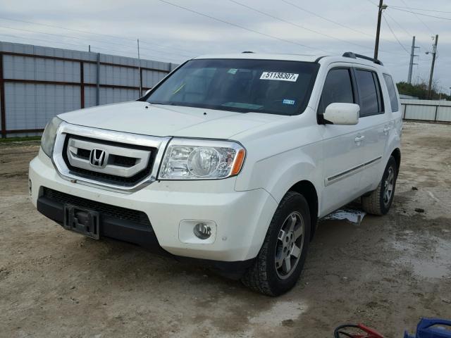 5FNYF3H9XBB042993 - 2011 HONDA PILOT TOUR WHITE photo 2