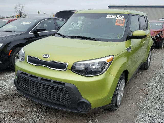 KNDJN2A21E7042760 - 2014 KIA SOUL GREEN photo 2