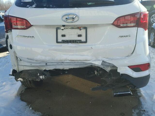 5NMZU3LB9HH006028 - 2017 HYUNDAI SANTA FE S 白色 照片 9