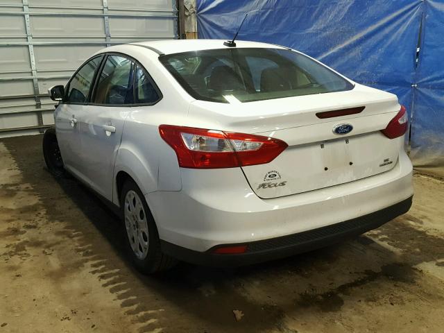 1FAHP3F21CL391001 - 2012 FORD FOCUS SE WHITE photo 3