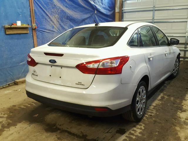 1FAHP3F21CL391001 - 2012 FORD FOCUS SE WHITE photo 4