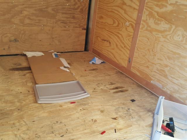 0703038C2012 - 2017 TRAIL KING ENCLOSED შავი ფოტო 6