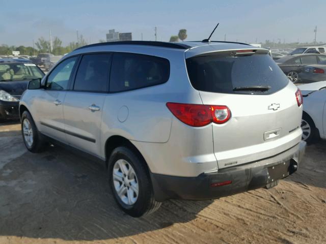1GNLREED9AS153100 - 2010 CHEVROLET TRAVERSE L SILVER photo 3