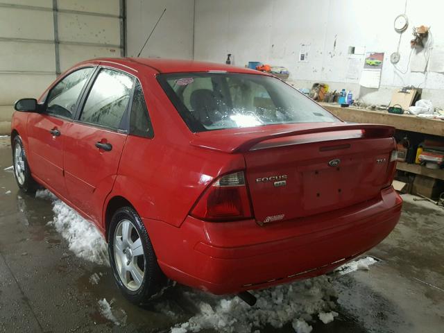 1FAFP34N95W272425 - 2005 FORD FOCUS ZX4 RED photo 3