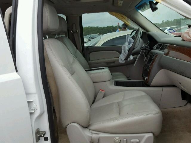 3GNFC16008G139543 - 2008 CHEVROLET SUBURBAN C WHITE photo 5