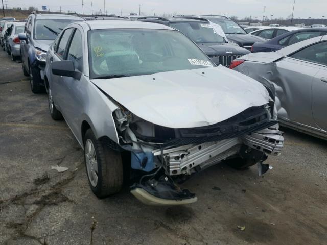 1FAHP34N59W146058 - 2009 FORD FOCUS S SILVER photo 1