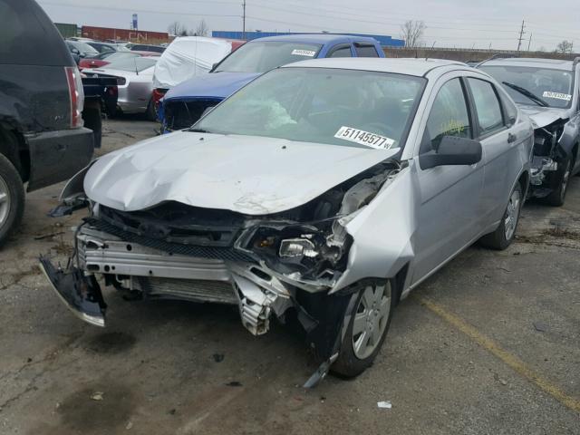 1FAHP34N59W146058 - 2009 FORD FOCUS S SILVER photo 2