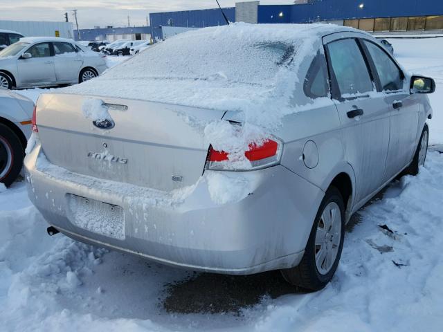 1FAHP34N59W146058 - 2009 FORD FOCUS S SILVER photo 4