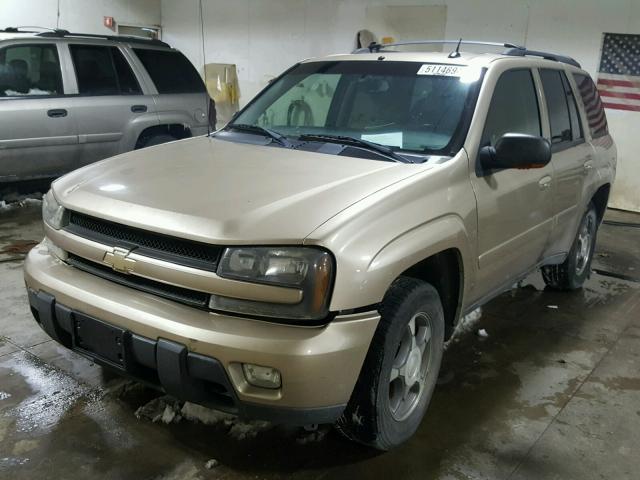 1GNDT13S652196640 - 2005 CHEVROLET TRAILBLAZE GOLD photo 2