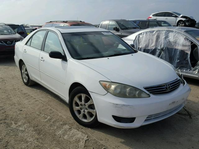 4T1BF32K35U613958 - 2005 TOYOTA CAMRY LE WHITE photo 1