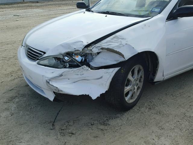 4T1BF32K35U613958 - 2005 TOYOTA CAMRY LE WHITE photo 9