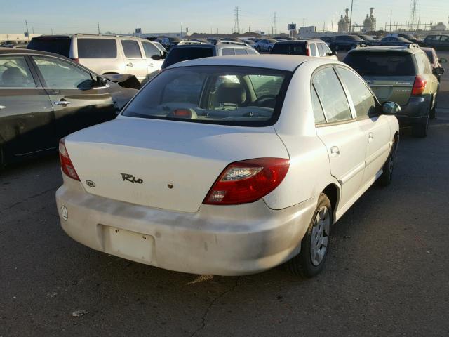 KNADC123526162337 - 2002 KIA RIO WHITE photo 4