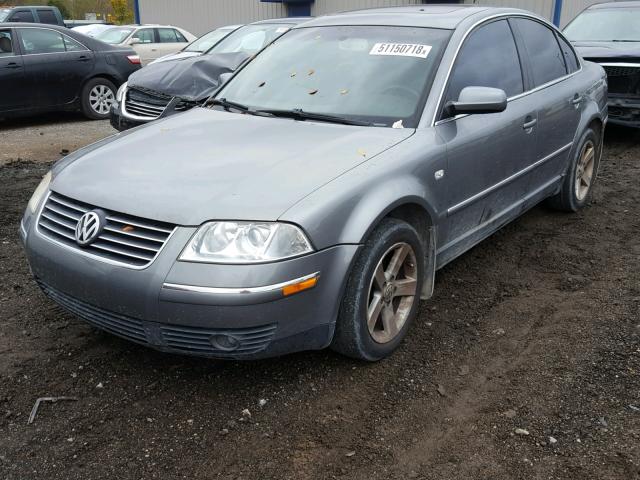WVWRH63B04P104730 - 2004 VOLKSWAGEN PASSAT GLX GRAY photo 2