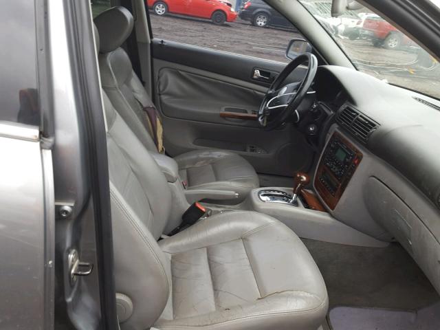 WVWRH63B04P104730 - 2004 VOLKSWAGEN PASSAT GLX GRAY photo 5