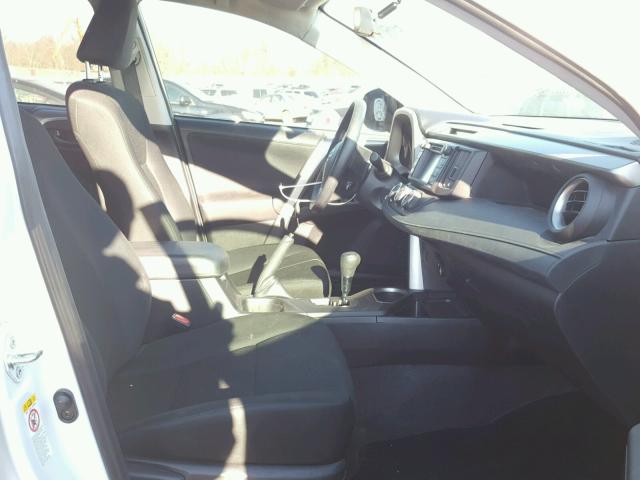 2T3ZFREVXHW335224 - 2017 TOYOTA RAV4 LE Սպիտակ լուսանկար 5