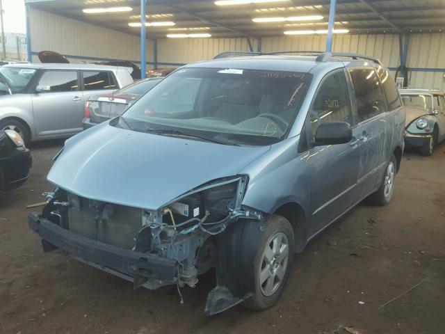 5TDZA23C45S358731 - 2005 TOYOTA SIENNA CE BLUE photo 2