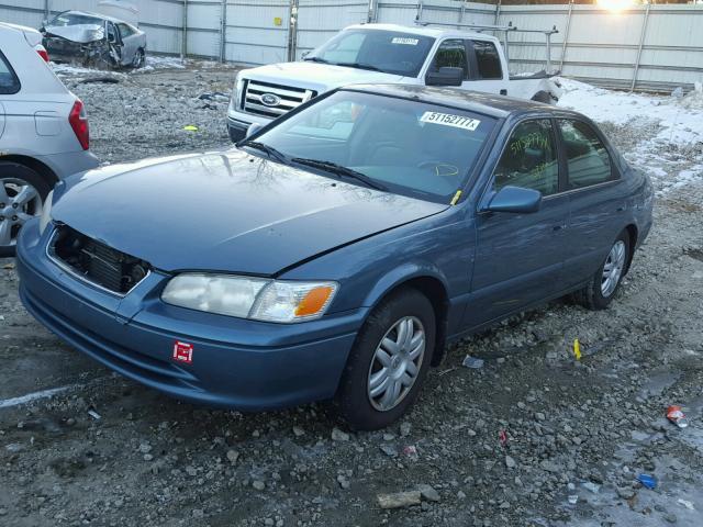 4T1BG22K6YU983975 - 2000 TOYOTA CAMRY CE BLUE photo 2