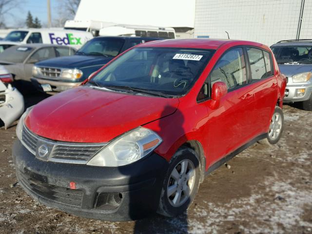 3N1BC13E88L406896 - 2008 NISSAN VERSA S RED photo 2