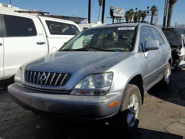 JTJGF10UX10099981 - 2001 LEXUS RX 300 SILVER photo 2