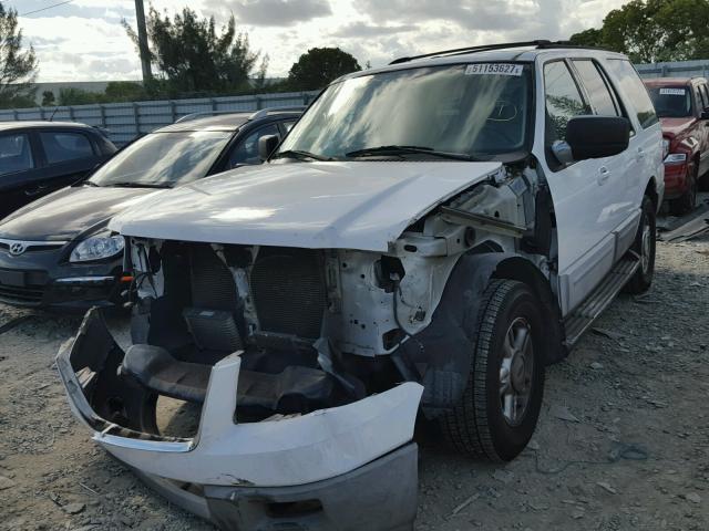 1FMRU15W63LC38660 - 2003 FORD EXPEDITION WHITE photo 2